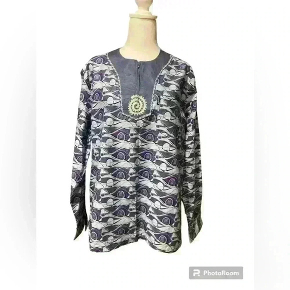 Traditional boho. Hardly worn. Print design throughout the shirt - Picture 1 of 3